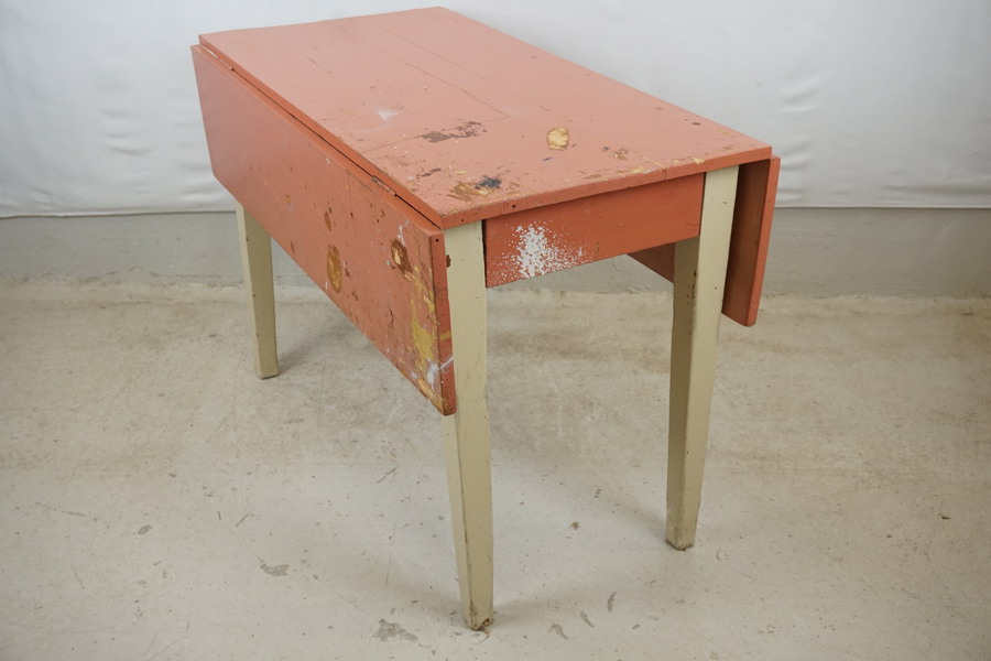 Utfällbart träbord. B109