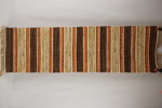  Randig trasmatta - orange/brun/vit/svart/guld. B302