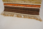  Randig trasmatta - orange/brun/vit/svart/guld. B302