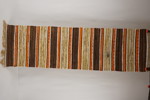  Randig trasmatta - orange/brun/vit/svart/guld. B302