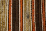  Randig trasmatta - orange/brun/vit/svart/guld. B302