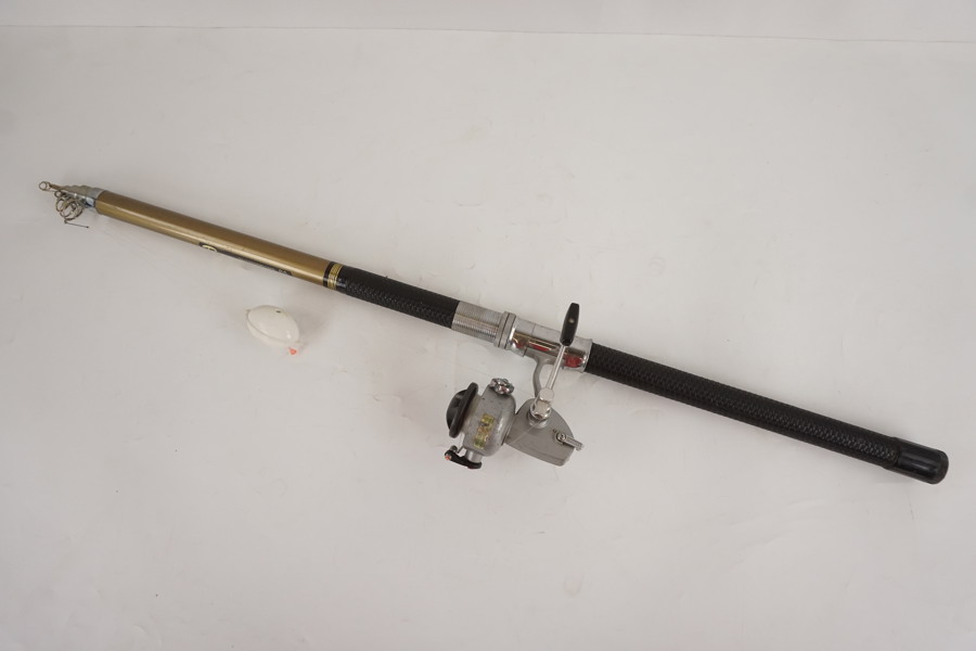 Ran teleskopmetspö med Daiwa 8300 fiskerulle. A82