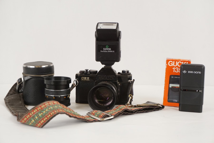 Chinon CE-II Memotron kamera med objektiv och blixt m.m. A114