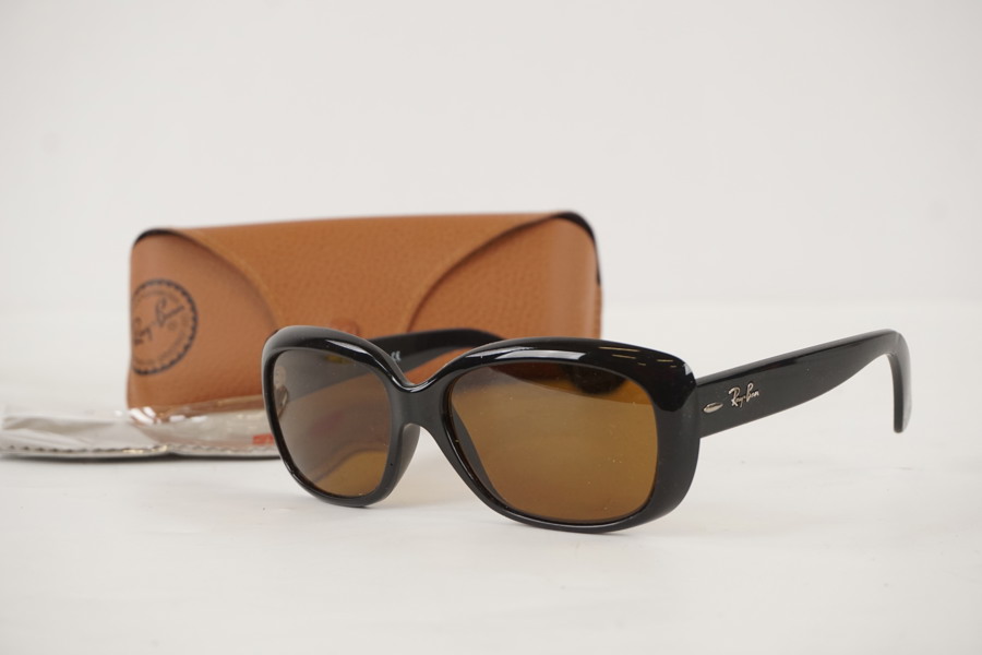 Ray Ban Jackie Ohh solglasögon. A117