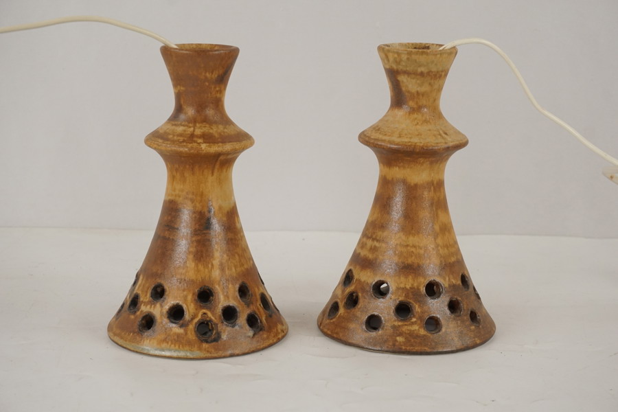 2 keramik fönsterlampor. A227