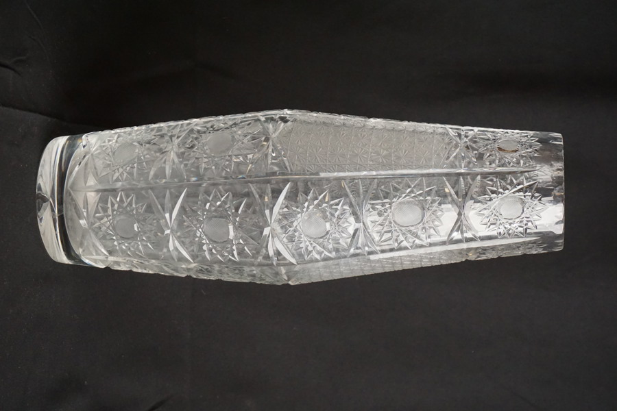 Mönstrad glasvas. G118