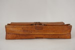 Väska med klistermärken på. A277