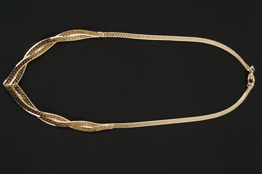 Halsband gulfärgad halvstel länk Pierre Cardin. A179