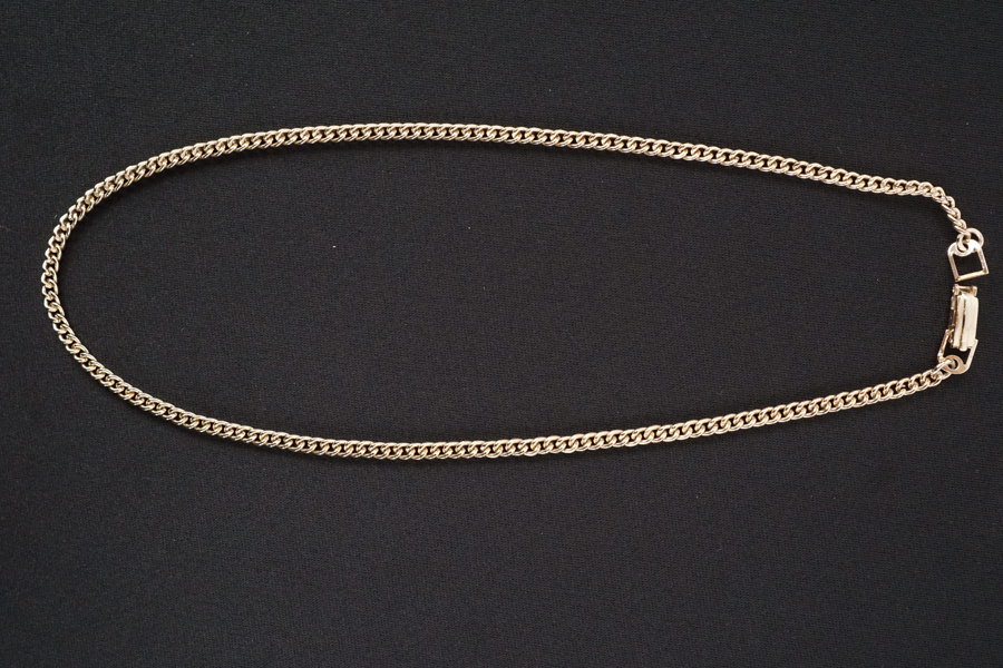 Halsband guldfärgat. A183