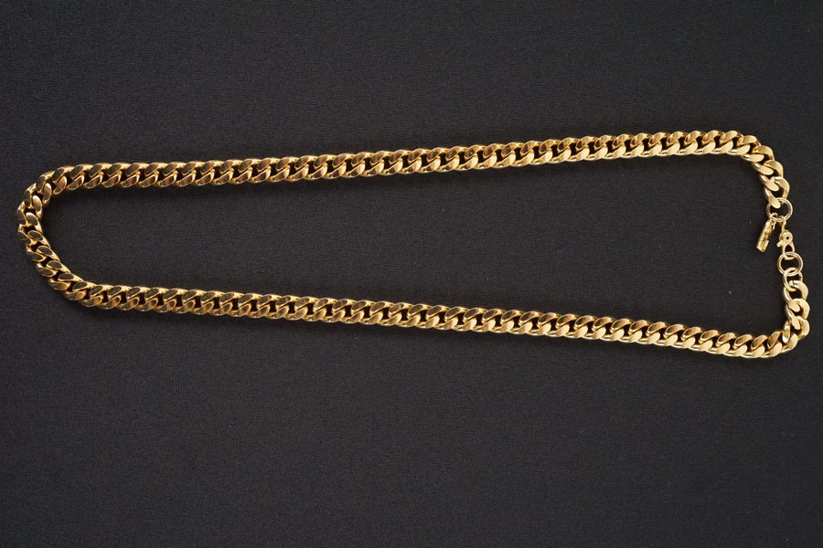 Halsband guldfärgad pansarlänk. A186