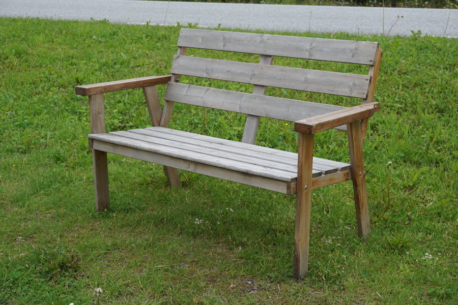 Träbänk. B376