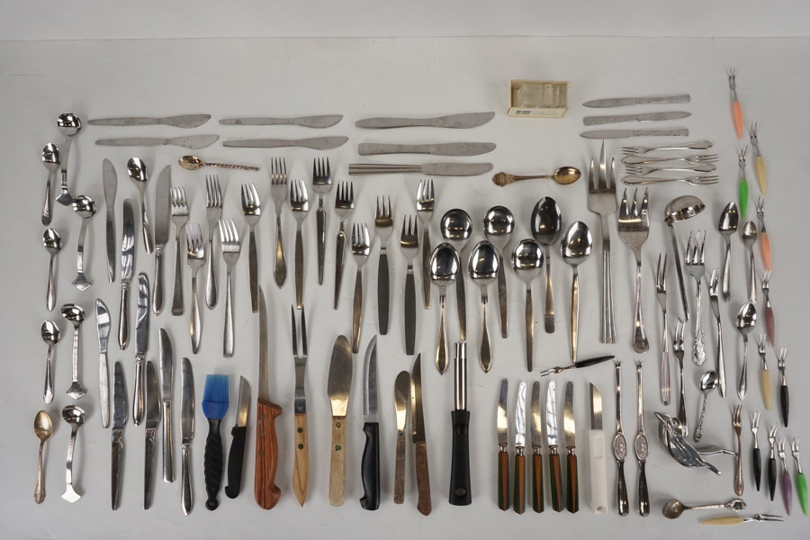 Diverse bestick knivar m.m. D65