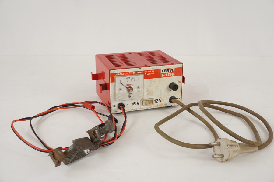 Cargador Ferve F-104 batteriladdare. D66