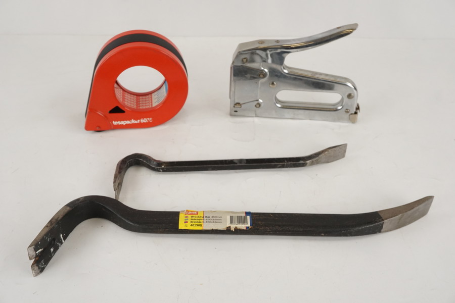 Tesa tejphållare häftpistol 2st kofötter. D68