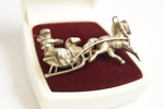 Brosch häst och släde silver med ask H.P. Henriksen. A394