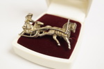 Brosch häst och släde silver med ask H.P. Henriksen. A394