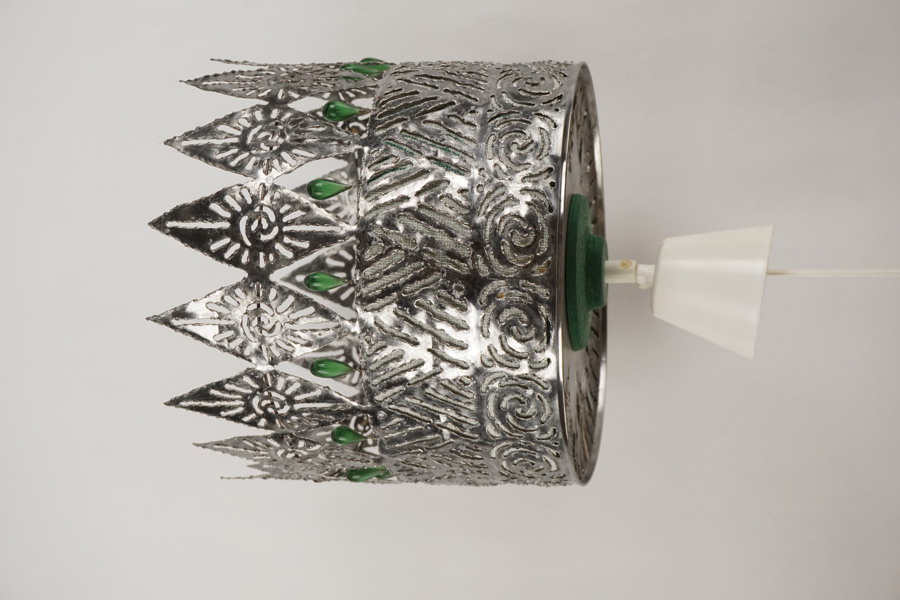 Taklampa metall med droppar i grönt glas. A340