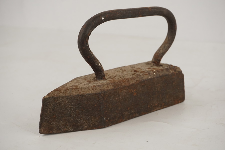 Äldre strykjärn. C69
