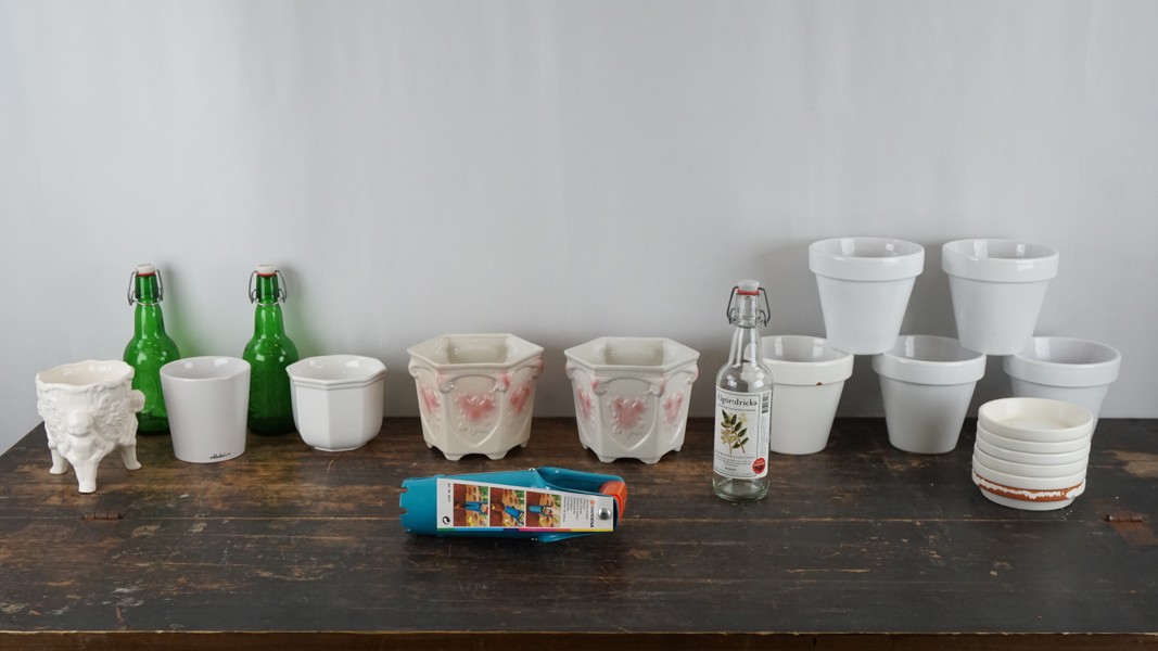 Diverse krukor glasflaskor m.m. BC60/