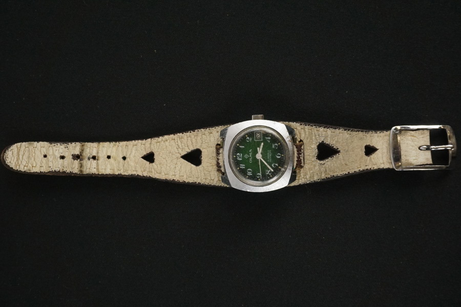 Olma armbandsur. A381