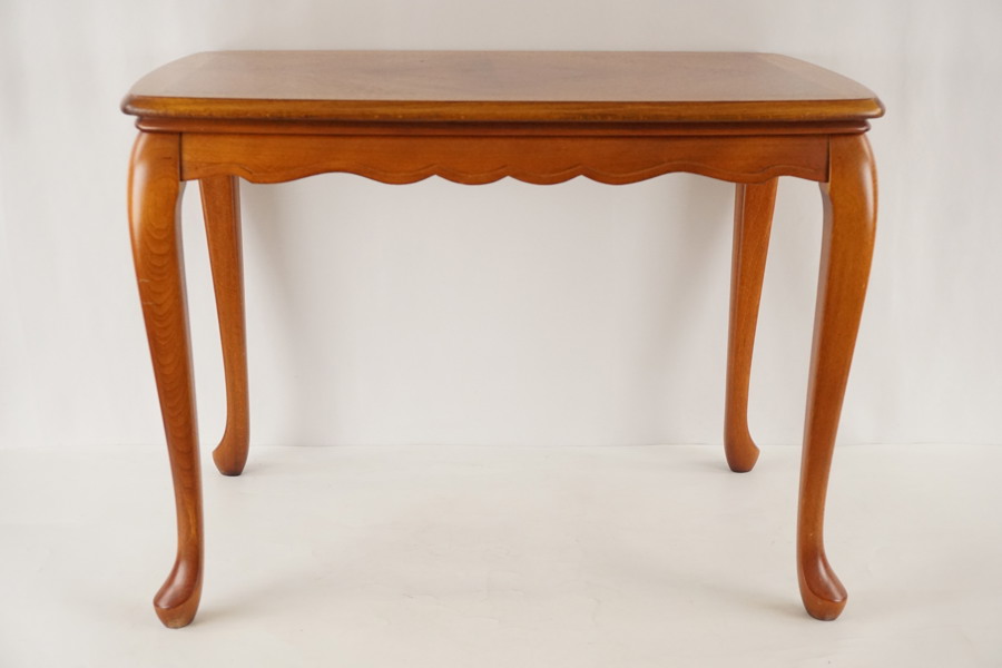Soffbord rokokostil. B25