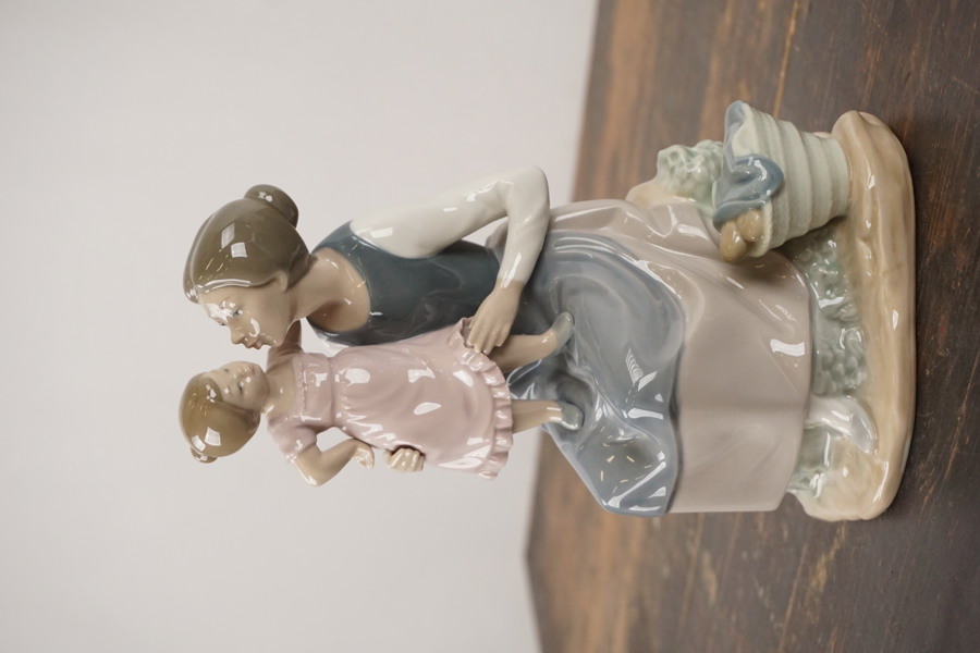 Nao figurin mor och dotter. G5
