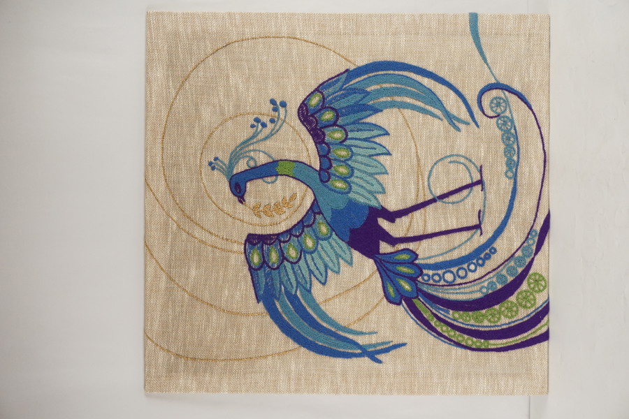 Broderad tavla (fågelmotiv) 82x86cm. M7