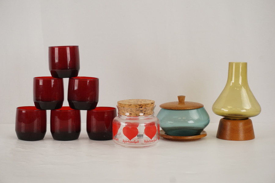 Karl Holmberg ljuslykta röda glas m.m. A53