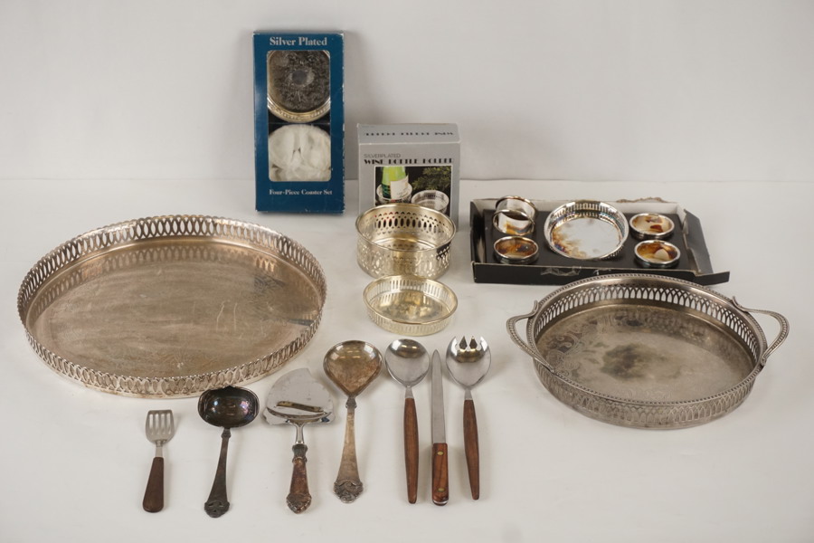 Silver pläterade brickor m.m. A54