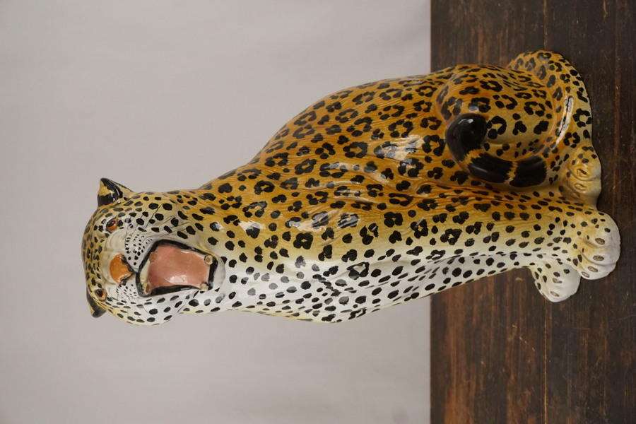 Golvfigurin leopard i keramik. G73