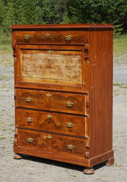 Chiffonje. B149