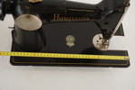 Husqvarna CB-N symaskin med Singer fotpedal i väska. BC6