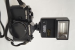 Retro kamera Chinon CM-4S med blixt Nissin 24ASO Auto-SO. A7