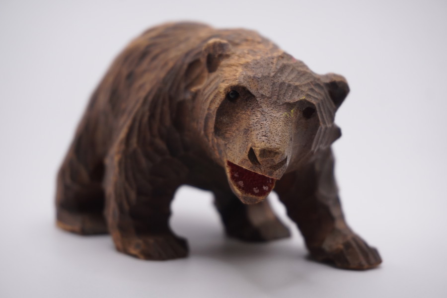 Björn skulptur i trä Ånge. A37