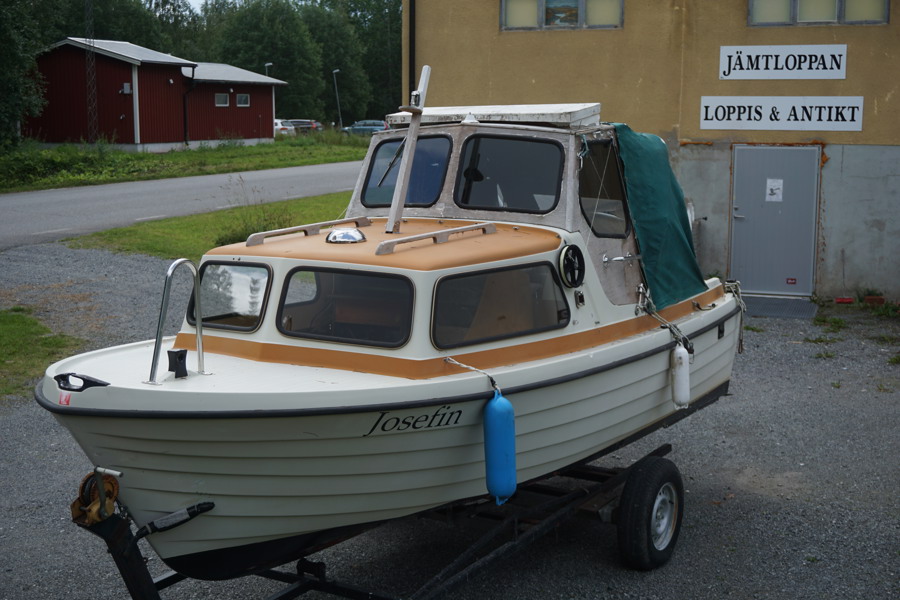 Båt med Suzuki 15hk Fyrtaktsmotor & båtvagn