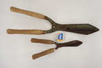 2st Häcksax med träskaft. D36