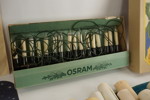 Gamla marmeladburkar, elektriska ljus från Osram & julaffischer mm. BC278