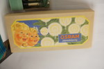 Gamla marmeladburkar, elektriska ljus från Osram & julaffischer mm. BC278