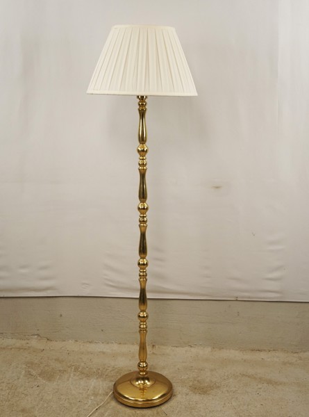 Golvlampa. B6
