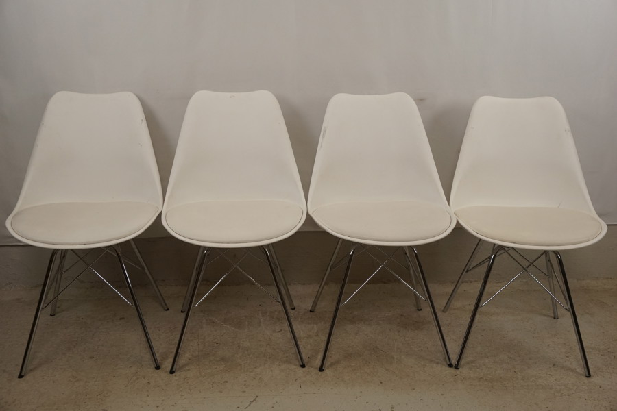 4st Stolar i Eames-stil DSX med kromade metallben. B13