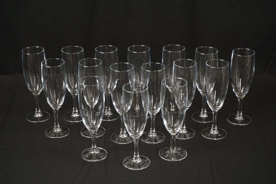 16st Champagne glass. G1