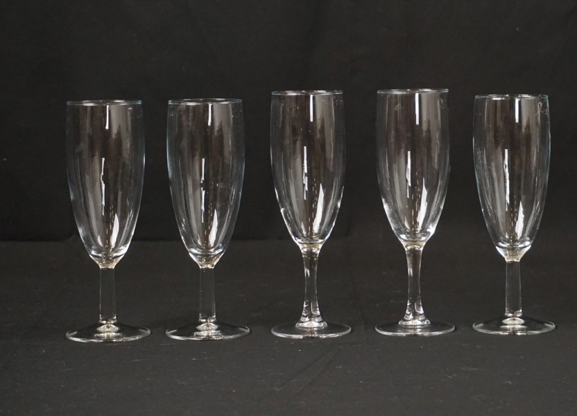 5st champagne glass. G8