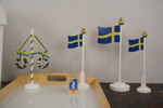 Bricka från IKEA, 2-soptunnor, trädflaggor Sverige mm. B103
