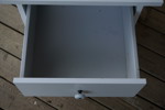 Sängbord vit B110