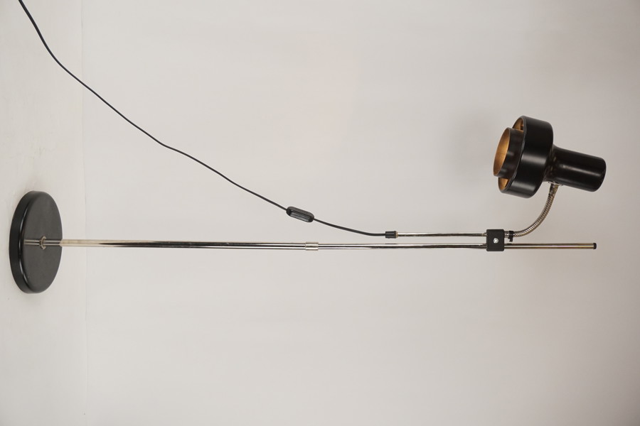 Golvlampa svart. B118