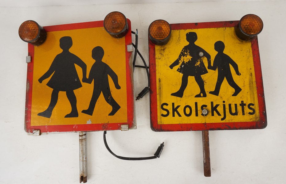 2st Skolskjutsskyltar med ljus. B188