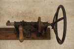 Äldre manuell borrmaskin. B246