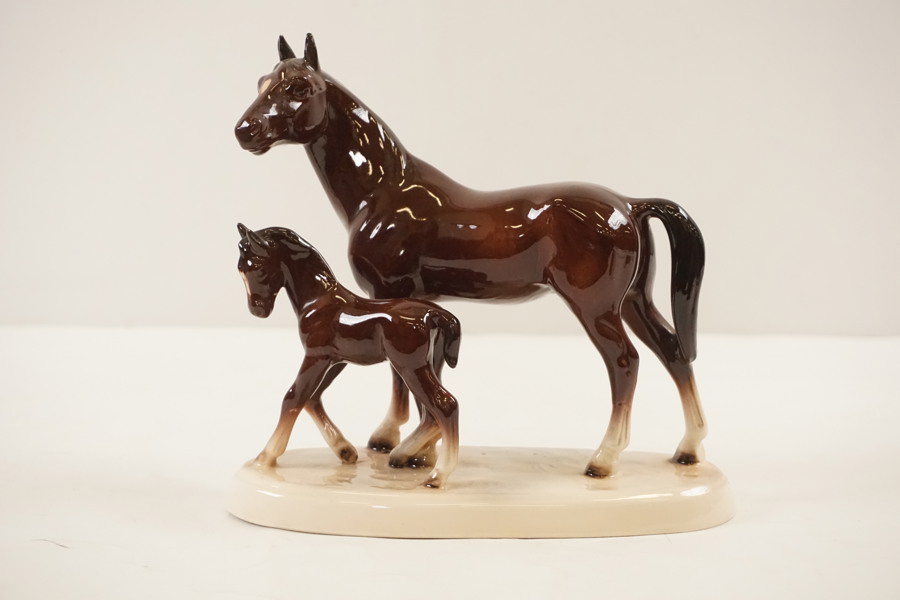 Porslinsfigur häst & föl. G27