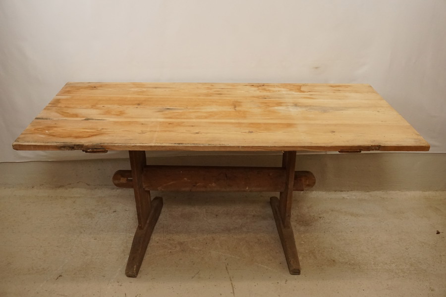 Äldre bockbord. B320 