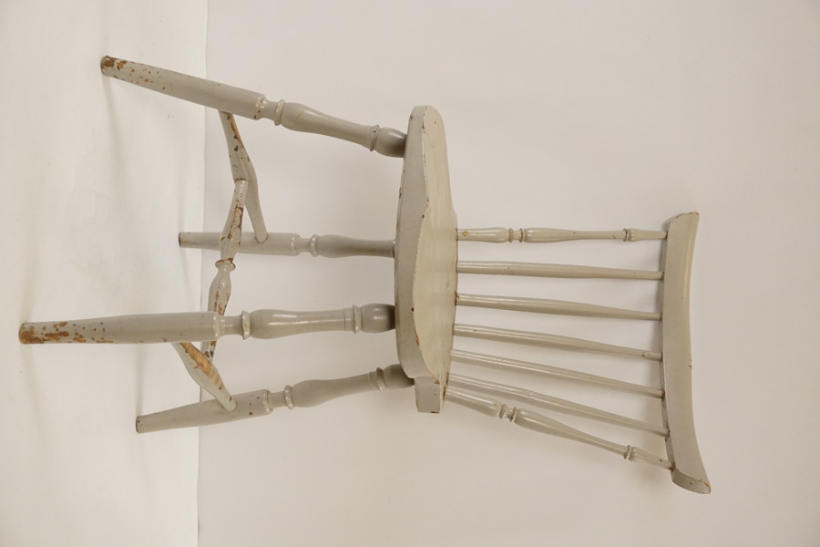 Pinnstol gråmålad. B322